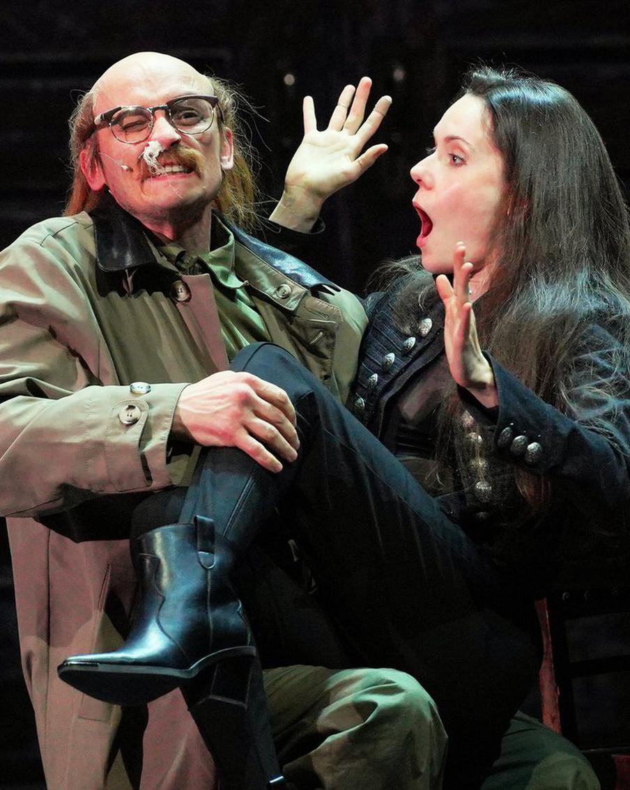 Герои "Трёх сестёр" Чехова превратились в карикатурных зомби в Театре на Таганке