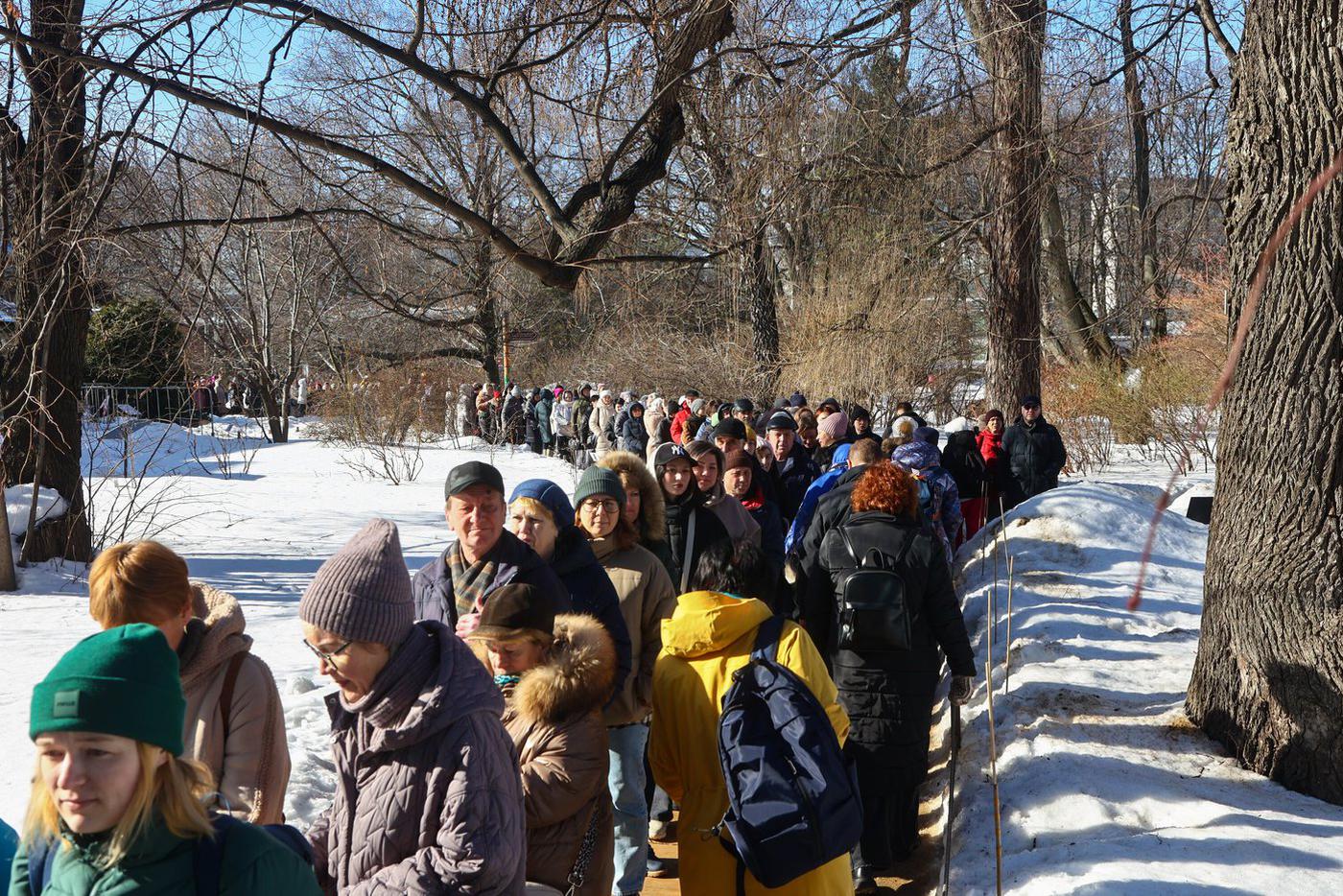 На выставке "Репетиция весны всегда многолюдно.