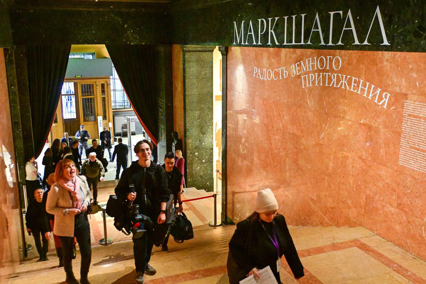 Выставка "Марк Шагал. Радость земного притяжения" заставила понервничать любителей искусства.