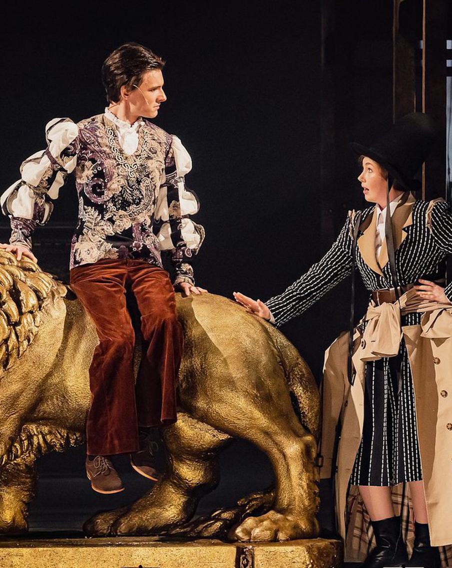 Наденьте эти иллюзии: в РАМТе пошутили над старинной пьесой