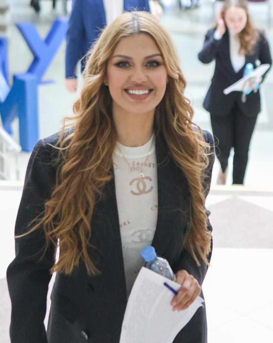 Соловьёв анонсировал прямой эфир с участием Виктории Бони. Ведущий телепрограммы Владимир Соловьёв объявил о предстоящем прямом эфире с участием блогера Виктории Бони. Эфир пройдёт в рамках утреннего шоу "Полный контакт" на телеканале "Соловьёв LIVE" и радио "Вести FM" в формате "Телемост Москва — Монако"