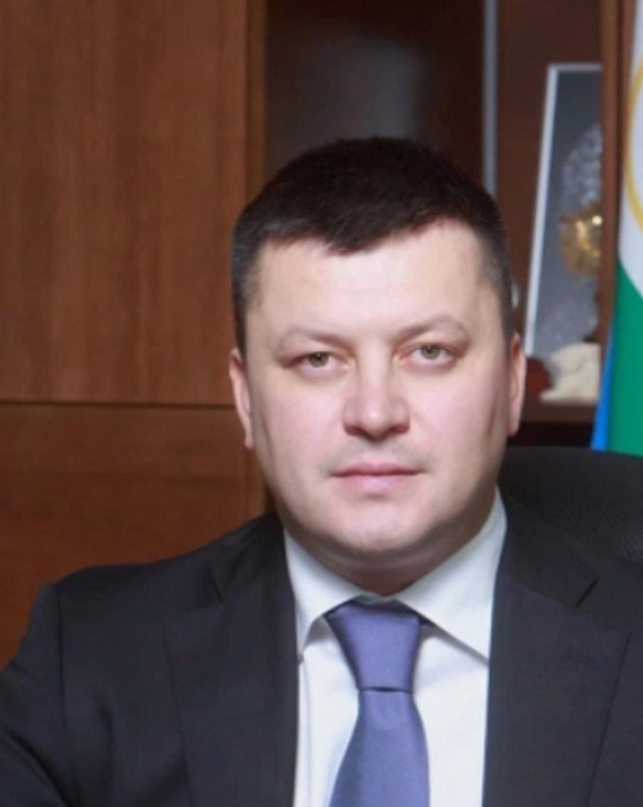 Силовики задержали мэра Уфы. Как сообщает издание "Ъ-Уфа", мэр Уфы Ратмир Мавлиев был задержан для допроса. Эту информацию подтвердил источник в правоохранительных органах, слова которого приводит РБК