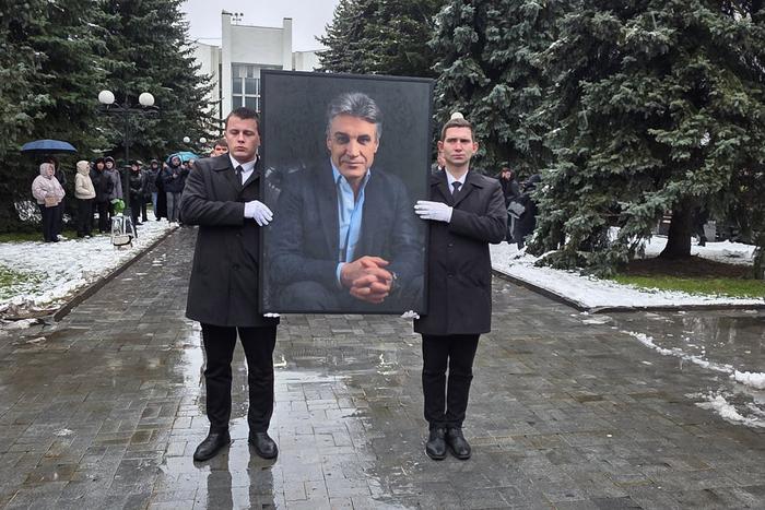 "Я сильный, но не в этот день": сын объяснил случившееся на похоронах Пиманова