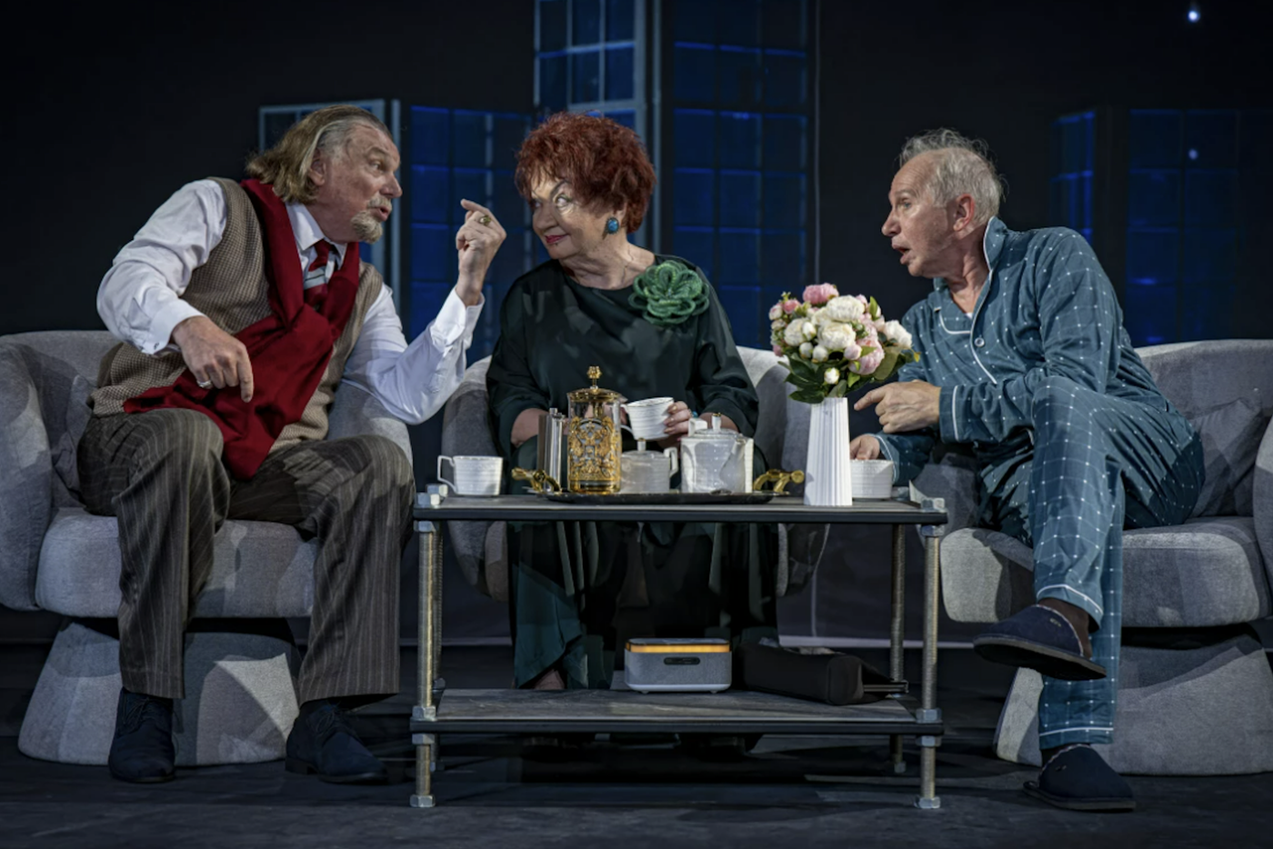 Кадр из постановки "Старики не подарок"