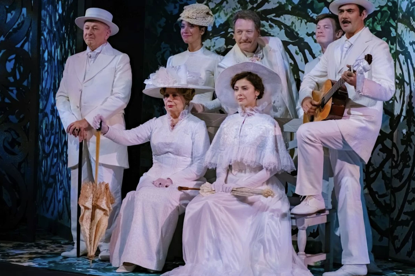 Кадр из постановки "Бешеные деньги"