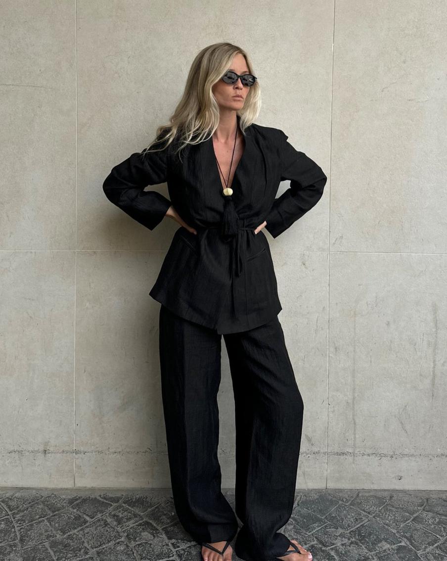 Самый актуальный силуэт – верх с запáхом.