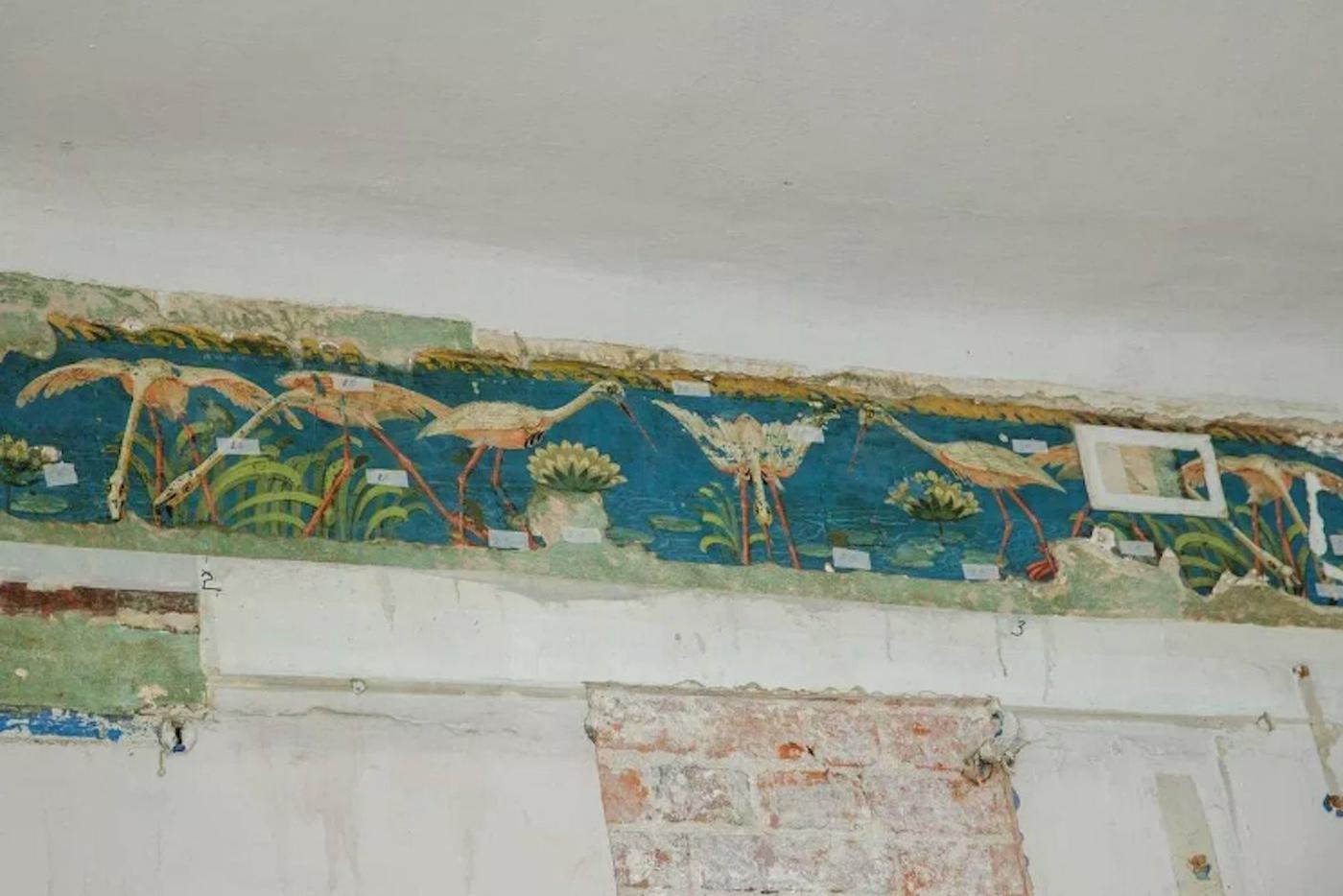 Фриз с птицами в Театральном музее имени Бахрушина.