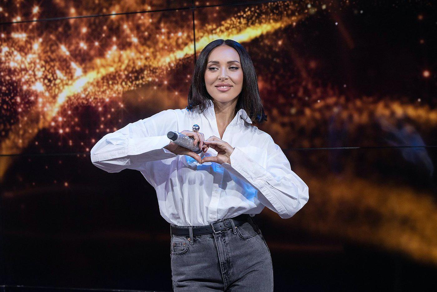 Алсу поделилась опытом работы с Игорем Крутым и представила новый трек "Мама не знает"