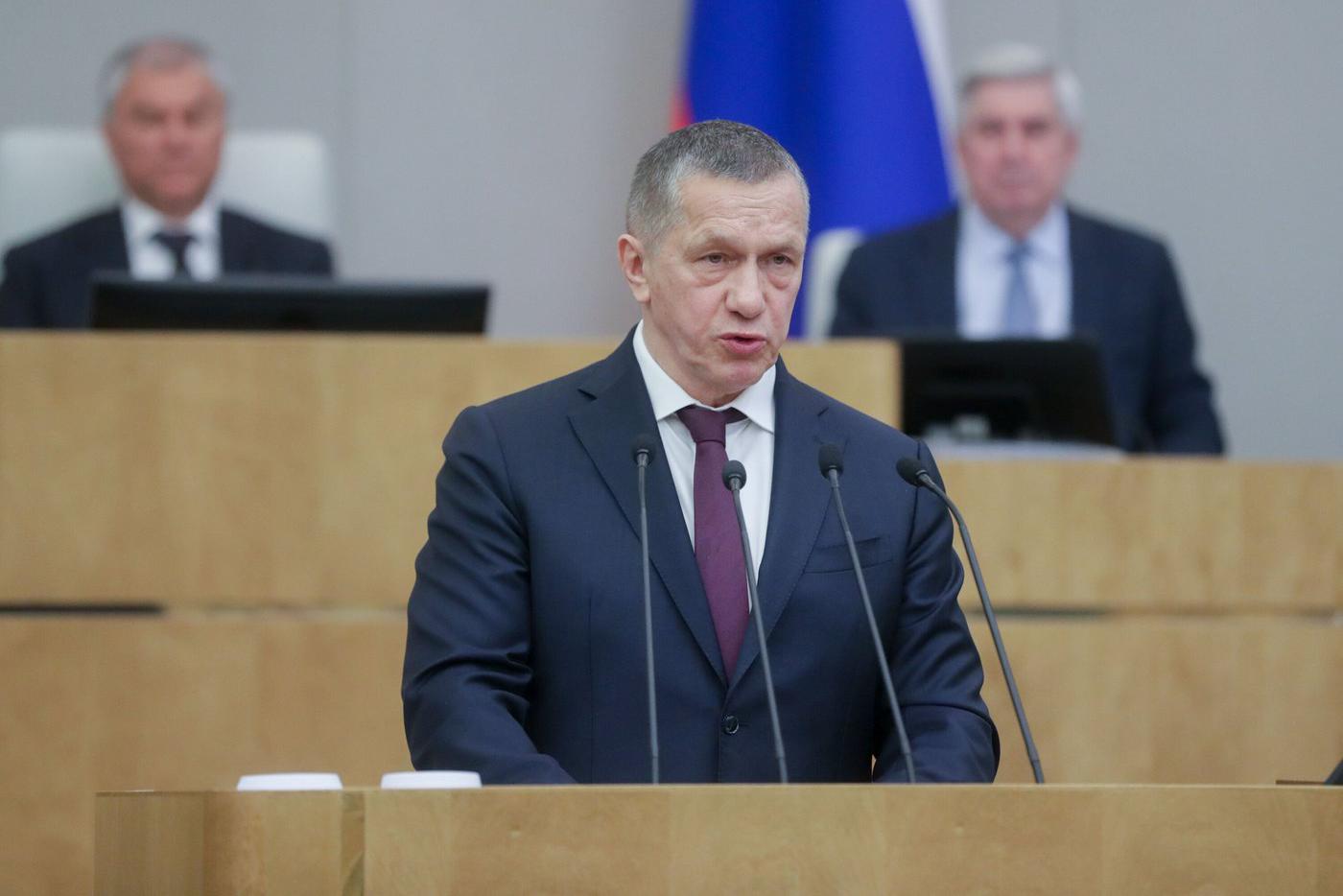 Трутнев попросил объяснить, почему яблоко в Анадыре стоит 300 рублей