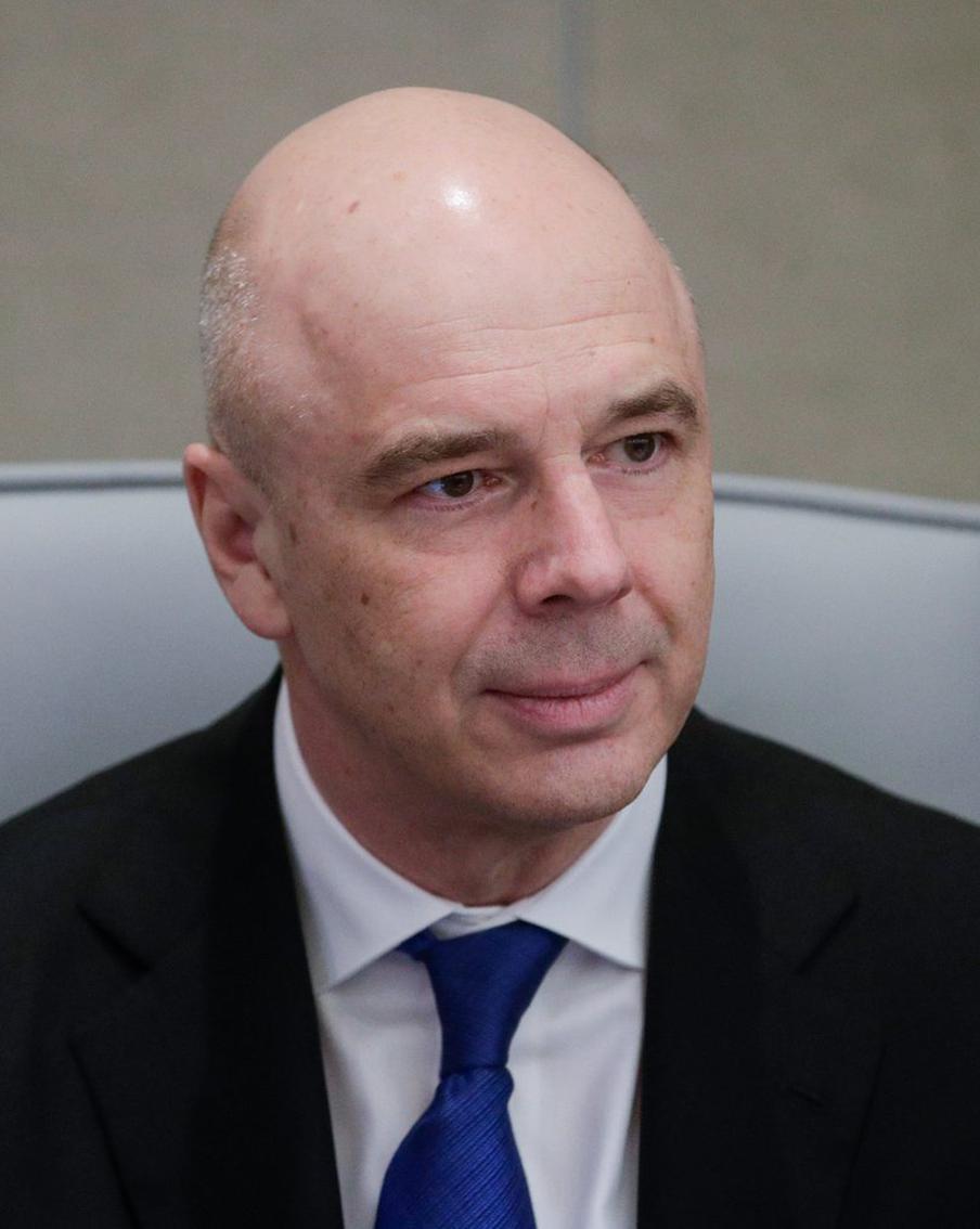 Силуанов посоветовал инвестировать хранящиеся "под подушкой" деньги. Средства, которые лежат без движения, не приносят пользы ни их владельцам, ни экономике в целом. Инвестирование этих накоплений позволяет не только сохранить и приумножить капитал, но и стать активным участником экономического развития