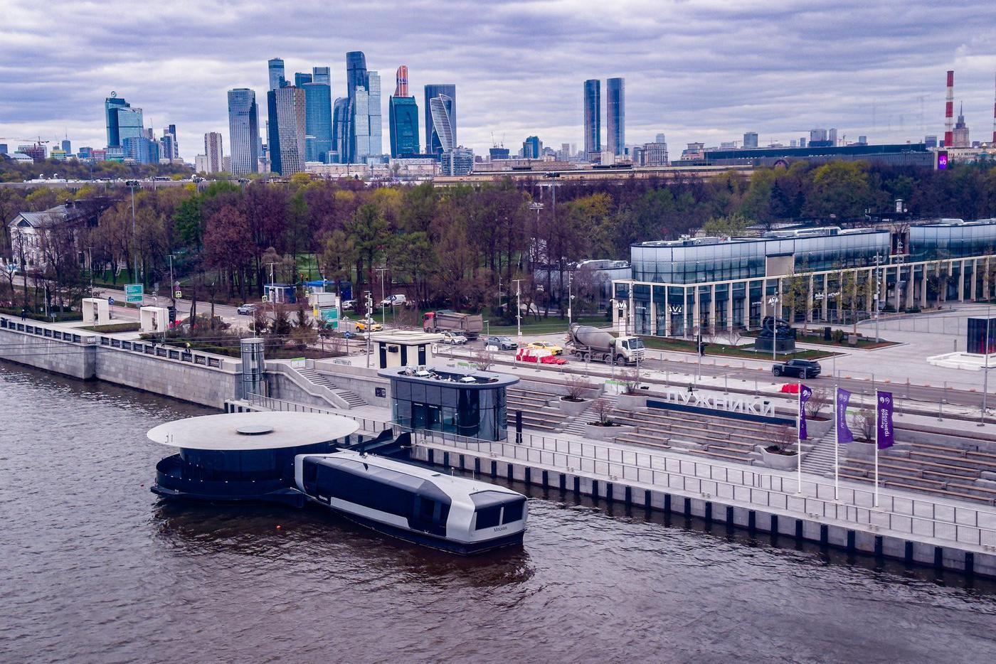 Ведутся финальные работы перед открытием плавучего причала "Лужники"