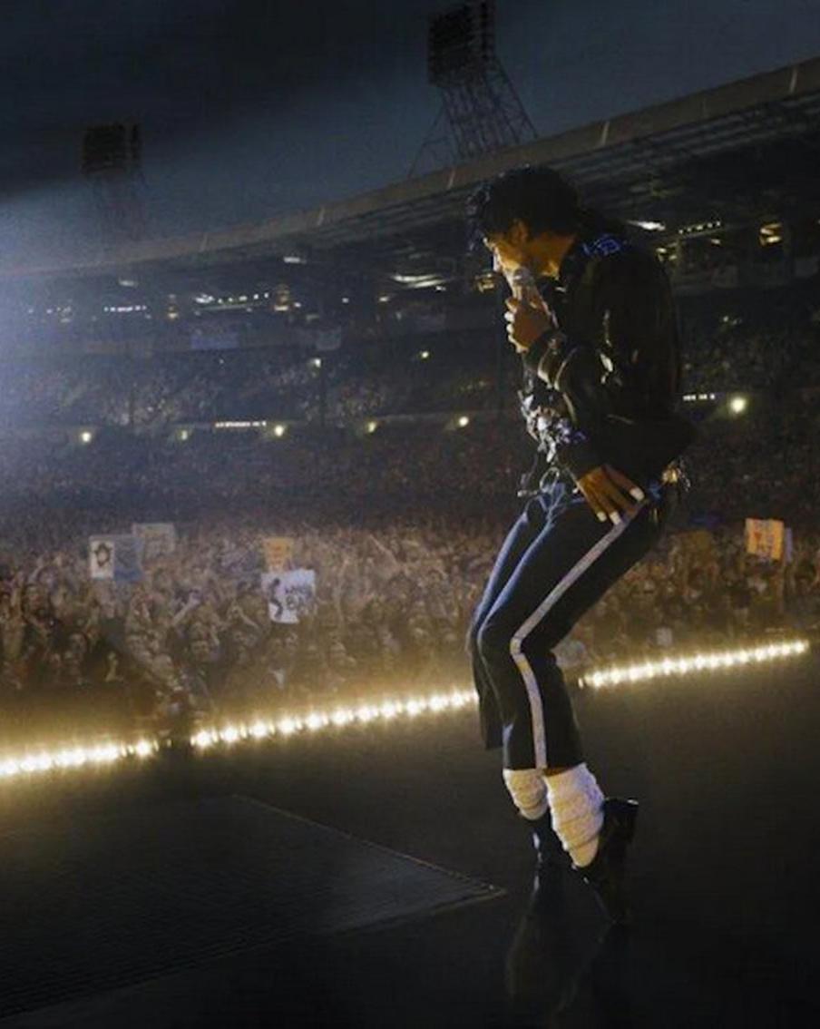 "Лунная походка" Майкла Джексона родилась из "кайфа" и "походки верблюда"