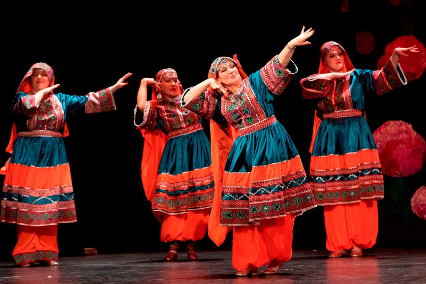 Занятия восточными танцами в театре танца "Аль-Джана" культурного центра "Меридиан".