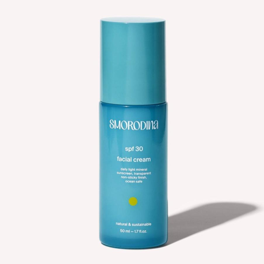 Продукт наносится очень легко и не оставляет белых следов на коже.