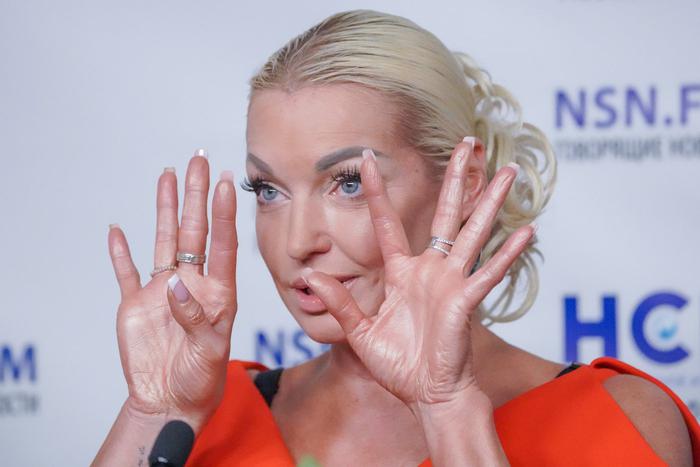 "Мы не общаемся": мать и дочь заблокировали пережившую тяжёлую операцию Волочкову