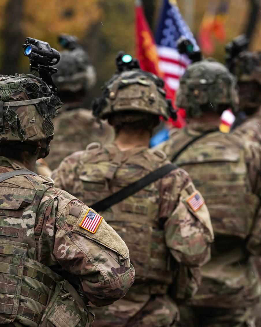 Военные США запросили гиперзвуковую ракету Dark Eagle для удара по Ирану. Центральное командование Вооружённых сил США (CENTCOM) обратилось к руководству с просьбой развернуть на Ближнем Востоке гиперзвуковую ракету Dark Eagle. Причина – иранские пусковые установки вышли за пределы досягаемости обычных высокоточных систем. Если запрос одобрят, это станет первым боевым развёртыванием такого оружия