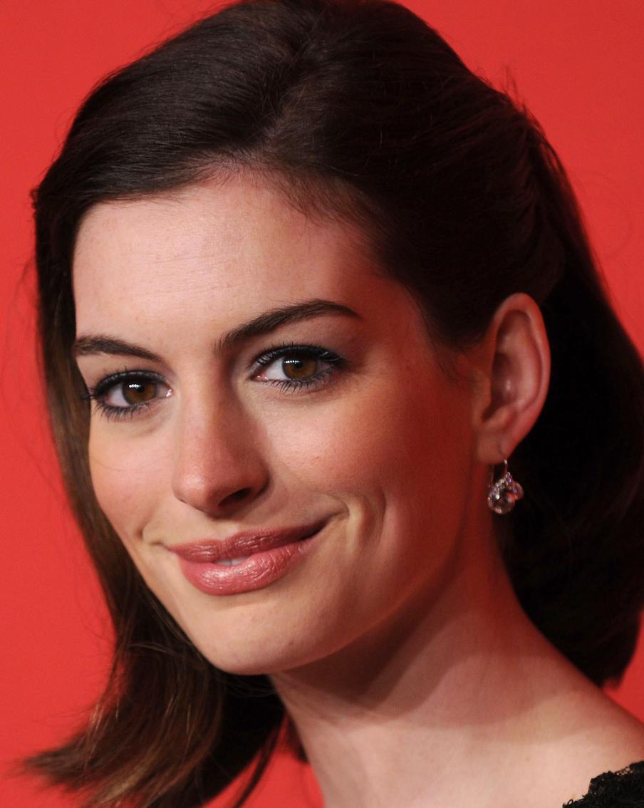 Энн Хэтэуэй опровергла, что просила не снимать тощих моделей