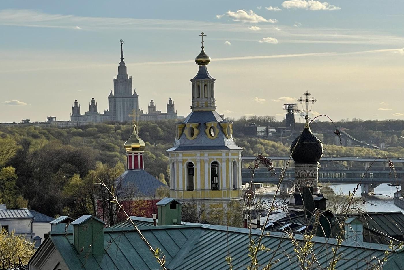 На сколько градусов температура 1 мая отстаёт от климатической нормы в Москве
