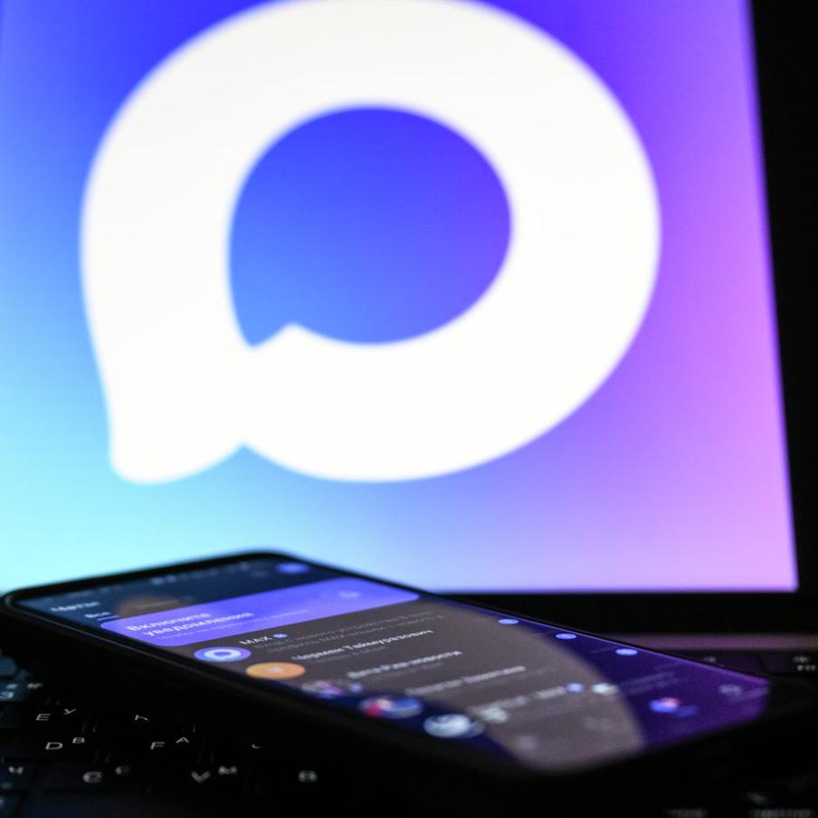 Cloudflare убрал метку "шпионское ПО" с сайта российской платформы "Макс". Технологический сервис Cloudflare перестал классифицировать домен max.ru как вредоносный. Ранее отметка была выставлена автоматически из-за "неверной интерпретации заголовков запросов к серверам веб-аналитики". В компании "Макс" подчеркнули, что платформа регулярно проходит аудиты безопасности и защищает пользователей от реальных угроз