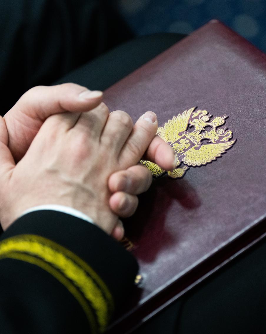 Подбежавшего к главе Свердловской области мужчину арестовали на две недели. Мужчину, который, предположительно, попытался напасть на губернатора Свердловской области Дениса Паслера, отправили под стражу на 14 дней