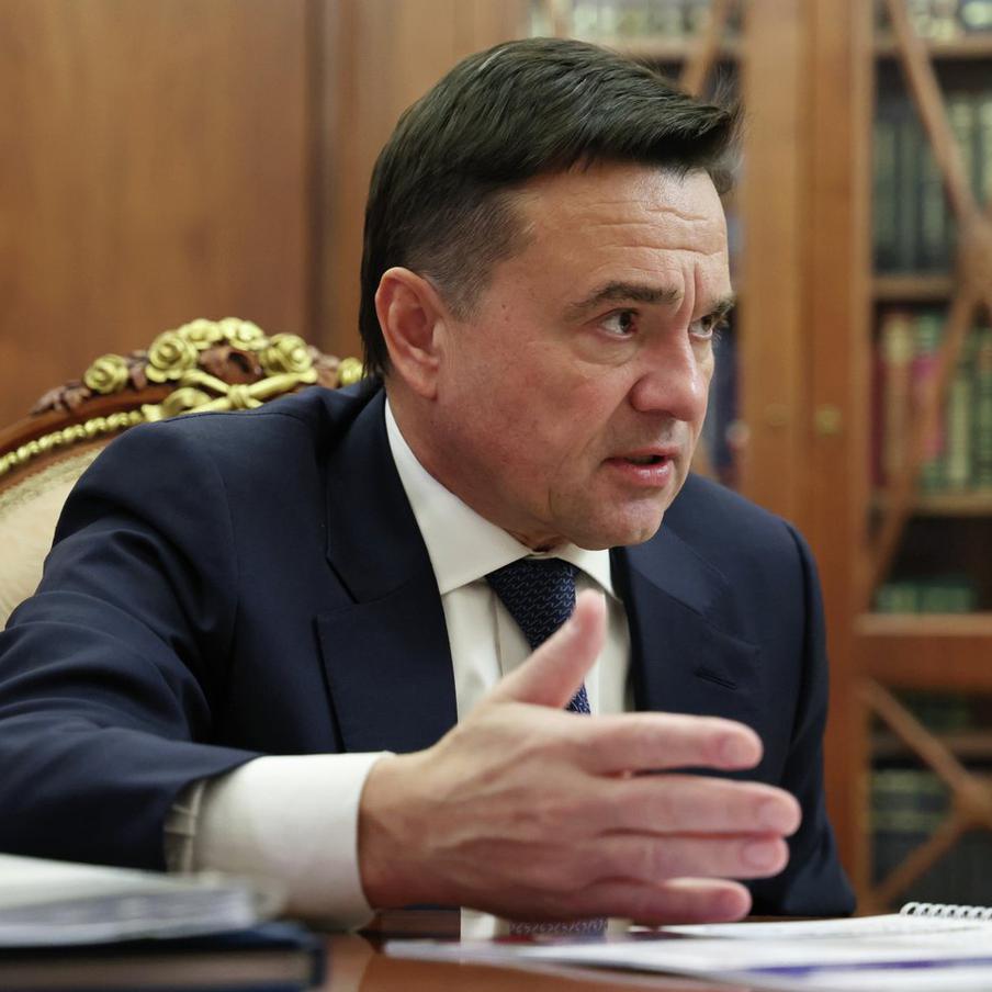 В Подмосковье из-за атаки украинских беспилотников погиб пенсионер. В течение прошлой ночи над территорией Московской области были сбиты шесть дронов ВСУ. Несмотря на это, в результате налёта погиб 77-летний пенсионер
