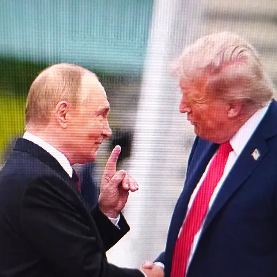 Песков рассказал, сошлись ли во мнении Путин и Трамп по отношению к Киеву. Пресс-секретарь российского президента Дмитрий Песков заявил, что в ходе недавнего телефонного разговора российский и американский лидеры сошлись в своих оценках действий Киева