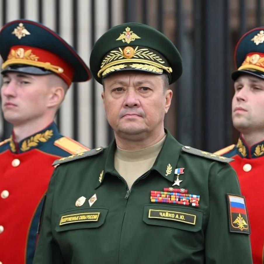 РБК: новым командующим ВКС стал генерал Чайко. По данным источника, близкого к Министерству обороны, генерал-полковник Александр Чайко назначен на должность главнокомандующего Вооружёнными силами Российской Федерации. Ранее на этом посту находился генерал Виктор Афзалов, который ранее занимал должность командующего Воздушно-космическими силами