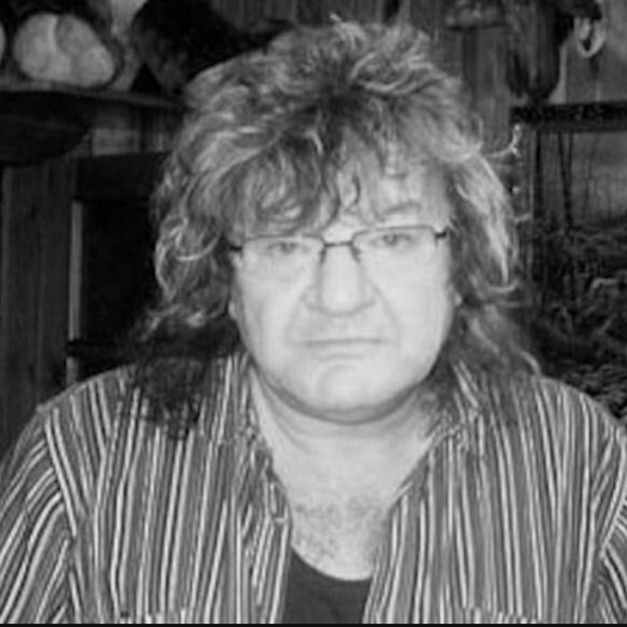 Умер бывший солист рок-группы "Земляне" Юрий Жучков. Стало известно о кончине Юрия Жучкова – барнаульского рок-музыканта и бывшего солиста группы "Земляне". Об этом сообщил артист Виталий Гасаев. По его словам, Жучков ушёл из жизни 2 мая и на данный момент нет дополнительной информации о причинах смерти