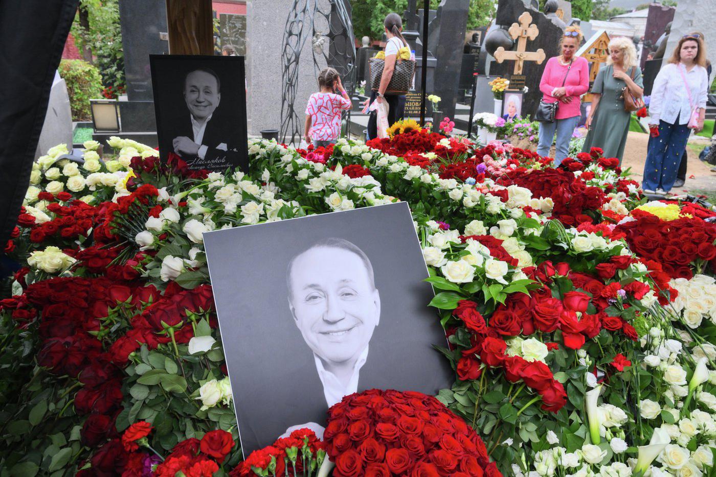 Над КВН навис злой рок: Масляков одного за другим "забирает" самых ярких звёзд клуба