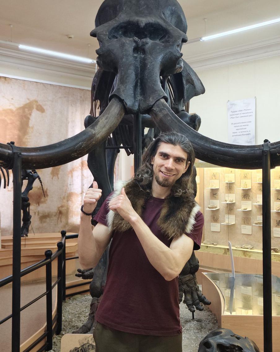 "Добычей" в ролике блогера стало настоящее тюменское сокровище — скелет мамонта из музея "Городская дума".