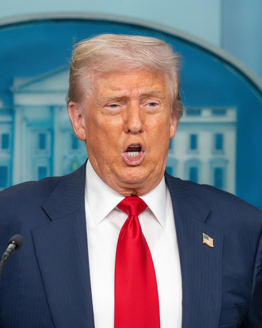 Трамп хочет пойти против Конституции и быть президентом США ещё долго