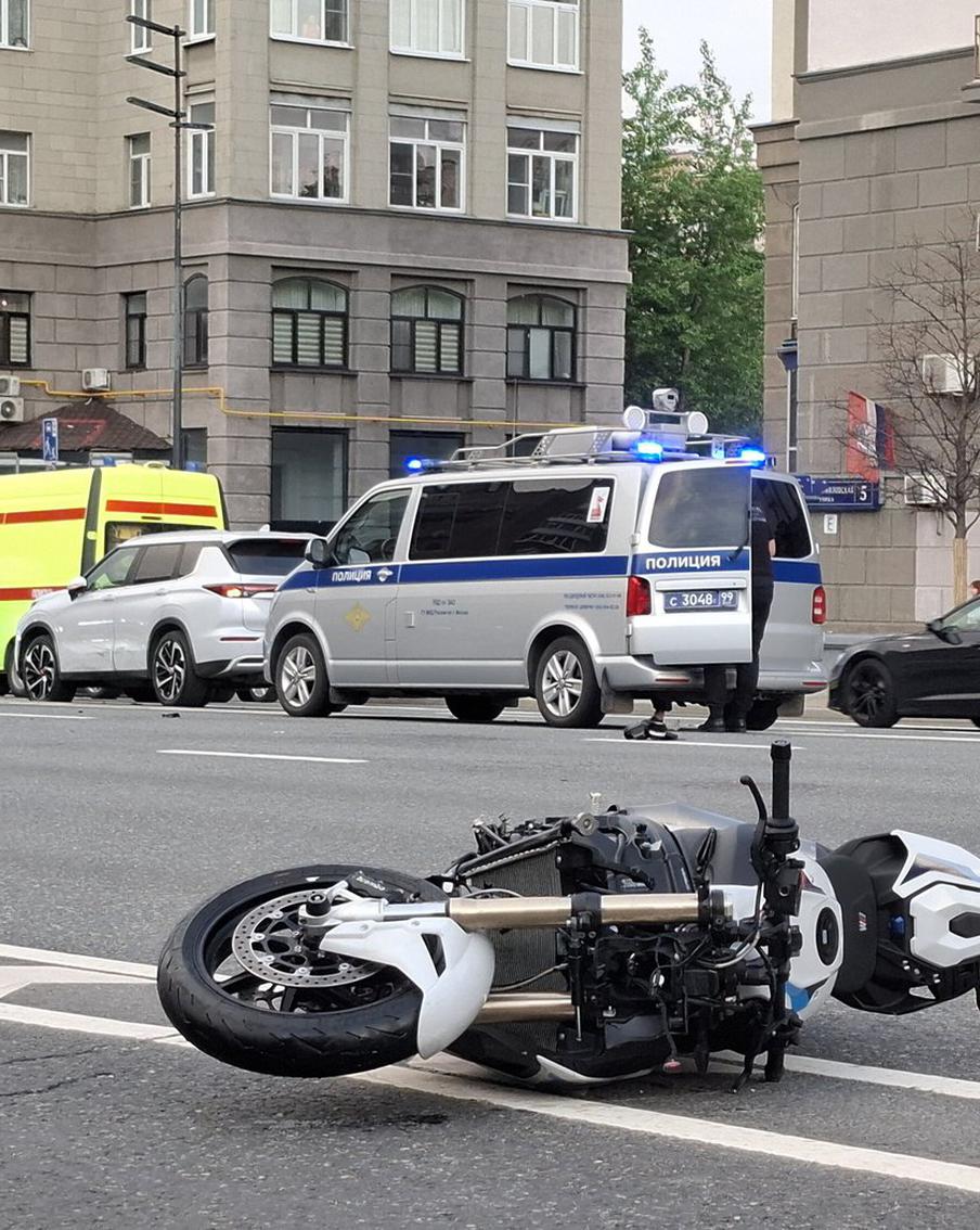 Уголовное дело завели против байкера, наехавшего на актрису Добромилову в Москве. В отношении 34-летнего водителя мотоцикла, который стал виновником наезда на актрису Добромилову на западе Москвы, возбуждено уголовное дело. Об этом сообщает столичная Госавтоинспекция