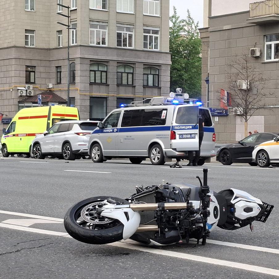 Уголовное дело завели против байкера, наехавшего на актрису Добромилову в Москве. В отношении 34-летнего водителя мотоцикла, который стал виновником наезда на актрису Добромилову на западе Москвы, возбуждено уголовное дело. Об этом сообщает столичная Госавтоинспекция