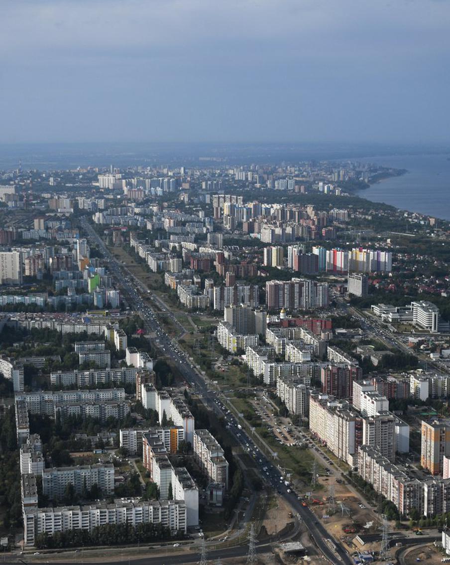 В Самаре остановили транспорт из-за ракетной опасности. Наземный общественный транспорт города временно не ходит, а все дети вместе с учителями находятся в безопасных местах. Метро работает, вход в подземку свободный – там оборудованы укрытия. Уроки первой смены перенесены. Ранее аэропорт Самары прекратил приём и выпуск гражданских рейсов
