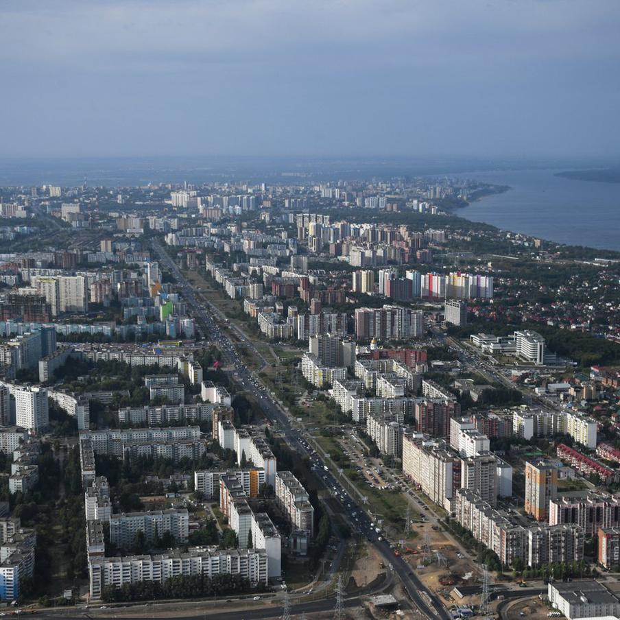 В Самаре остановили транспорт из-за ракетной опасности. Наземный общественный транспорт города временно не ходит, а все дети вместе с учителями находятся в безопасных местах. Метро работает, вход в подземку свободный – там оборудованы укрытия. Уроки первой смены перенесены. Ранее аэропорт Самары прекратил приём и выпуск гражданских рейсов