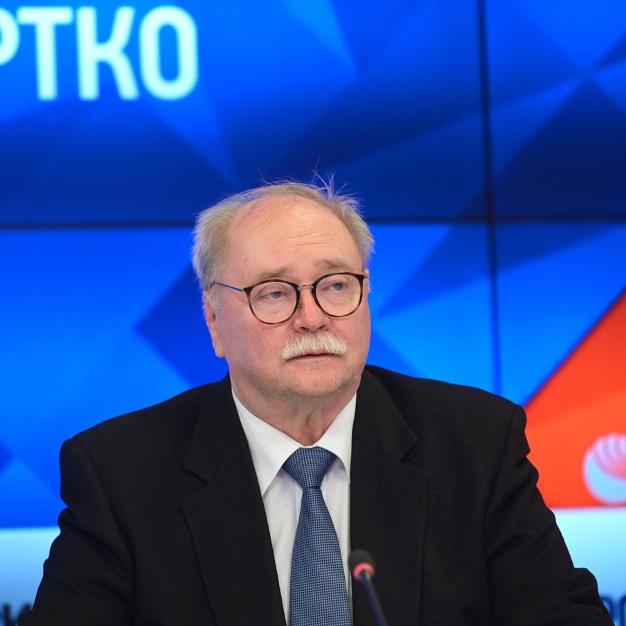 Путин поздравил Владимира Бортко с 80-летием, отметив его общественную работу. Президент России направил юбиляру телеграмму, в которой особо подчеркнул гражданскую позицию режиссёра и его востребованную деятельность в обществе. Владимир Бортко – народный артист России, создатель фильмов "Собачье сердце" и "Блондинка за углом"