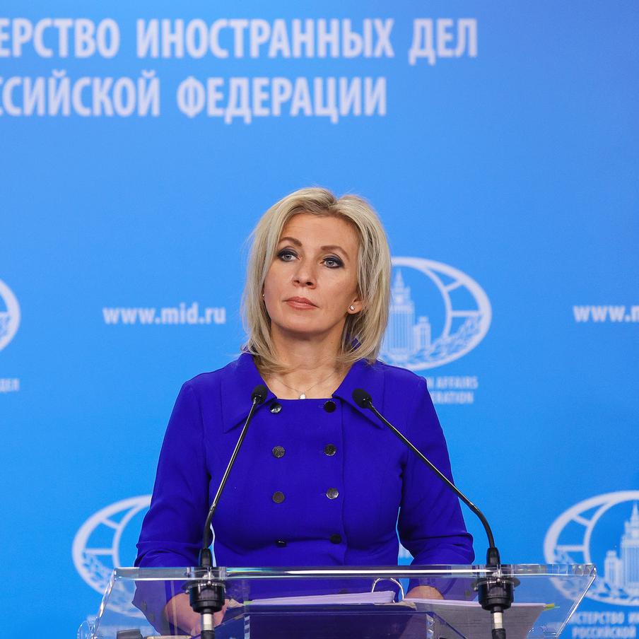 Захарова назвала запрет символики Победы в Берлине позором. Официальный представитель МИД РФ Мария Захарова на брифинге назвала решение немецких властей запретить на 9 Мая демонстрацию советской и российской символики позором. Она заявила, что Берлин навлекает его на свою страну, запрещая прославлять немецких антифашистов, которые жертвовали жизнями в борьбе с нацизмом