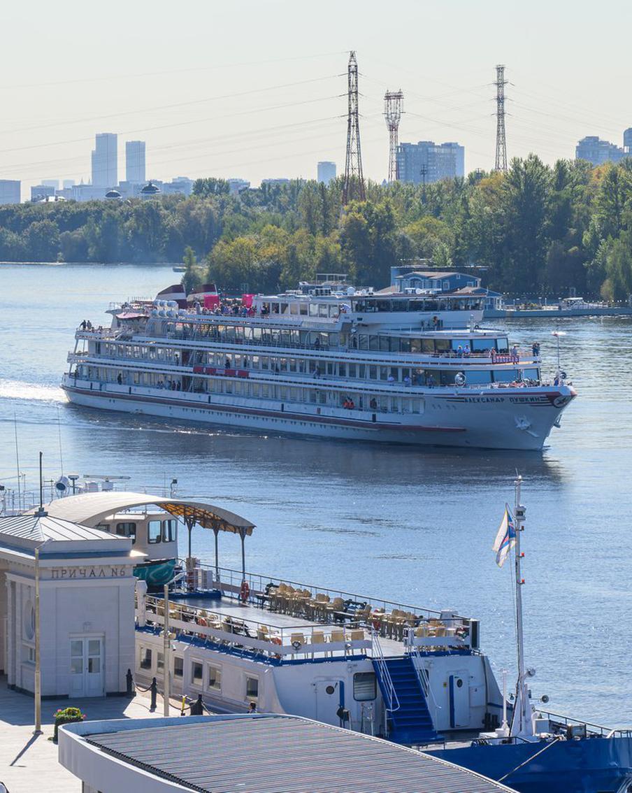 Более 90 раз столичные речные вокзалы приняли и отправили теплоходы с начала сезона речной навигации