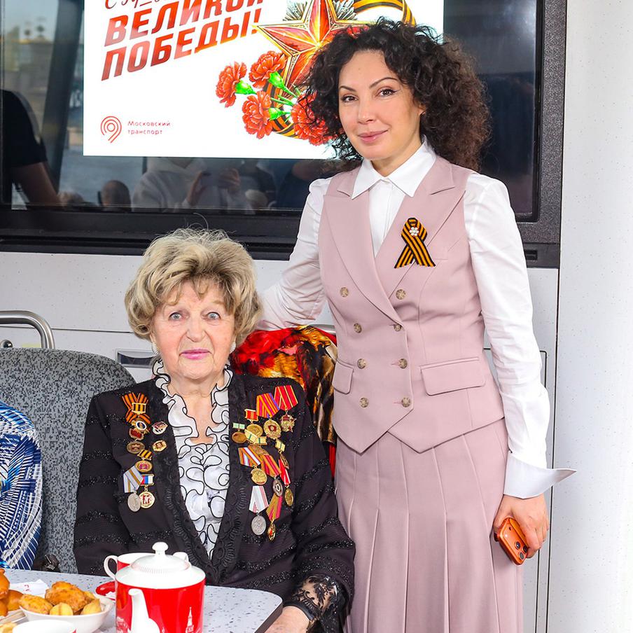 Сабина Цветкова с участниками войны.