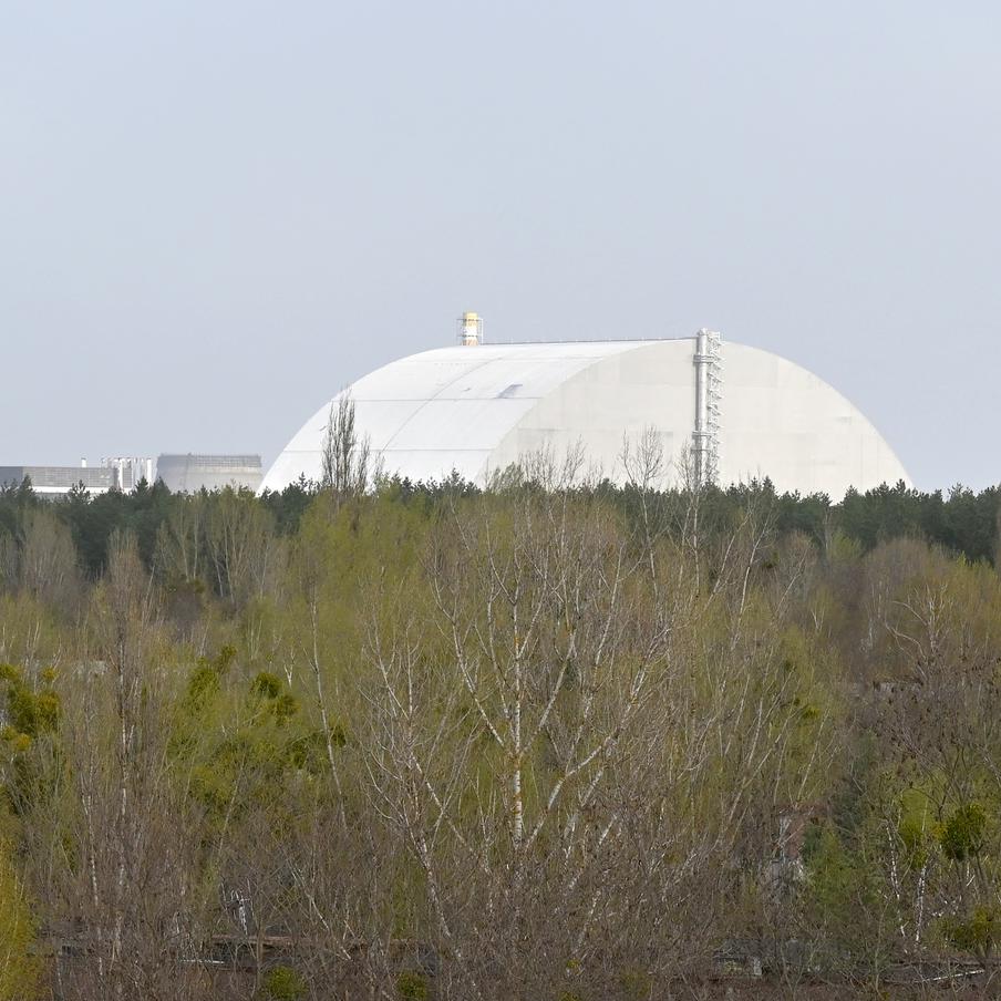Чернобыльская зона отчуждения на Украине охвачена огнём. Тем временем украинские власти провели очередной этап декоммунизации в Припяти и Чернобыле – в этих городах исчезли советские названия улиц и географических объектов