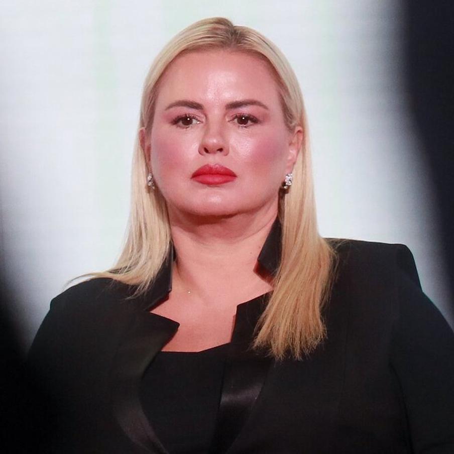 Анна Семенович дала совет женщинам, как встретить достойного мужчину. Певица и актриса заявила, что для появления настоящего партнёра женщина должна сама "что-то иметь и уметь делать". "Подобное притягивает подобное", – считает артистка. Если же дама инфантильна и ничего не хочет от жизни, то "настоящий мужчина не придёт и не постучит в дверь"