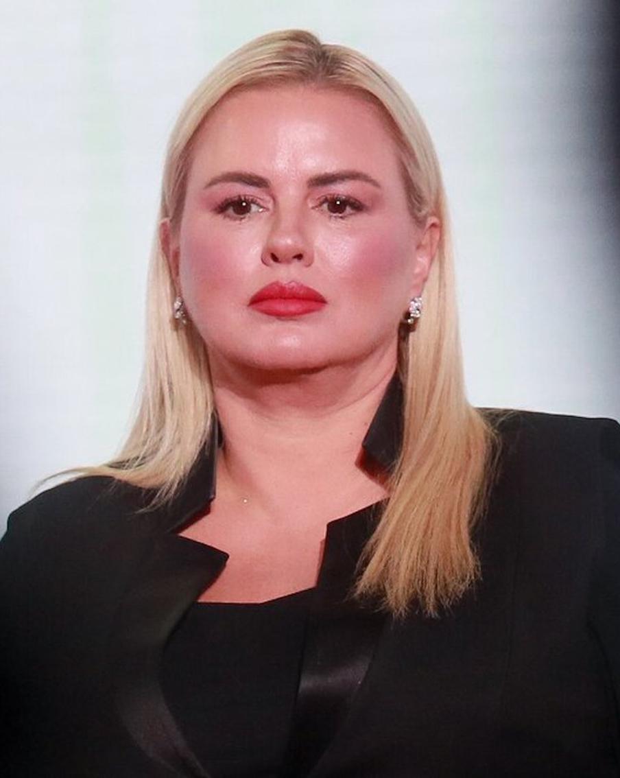 Анна Семенович дала совет женщинам, как встретить достойного мужчину. Певица и актриса заявила, что для появления настоящего партнёра женщина должна сама "что-то иметь и уметь делать". "Подобное притягивает подобное", – считает артистка. Если же дама инфантильна и ничего не хочет от жизни, то "настоящий мужчина не придёт и не постучит в дверь"