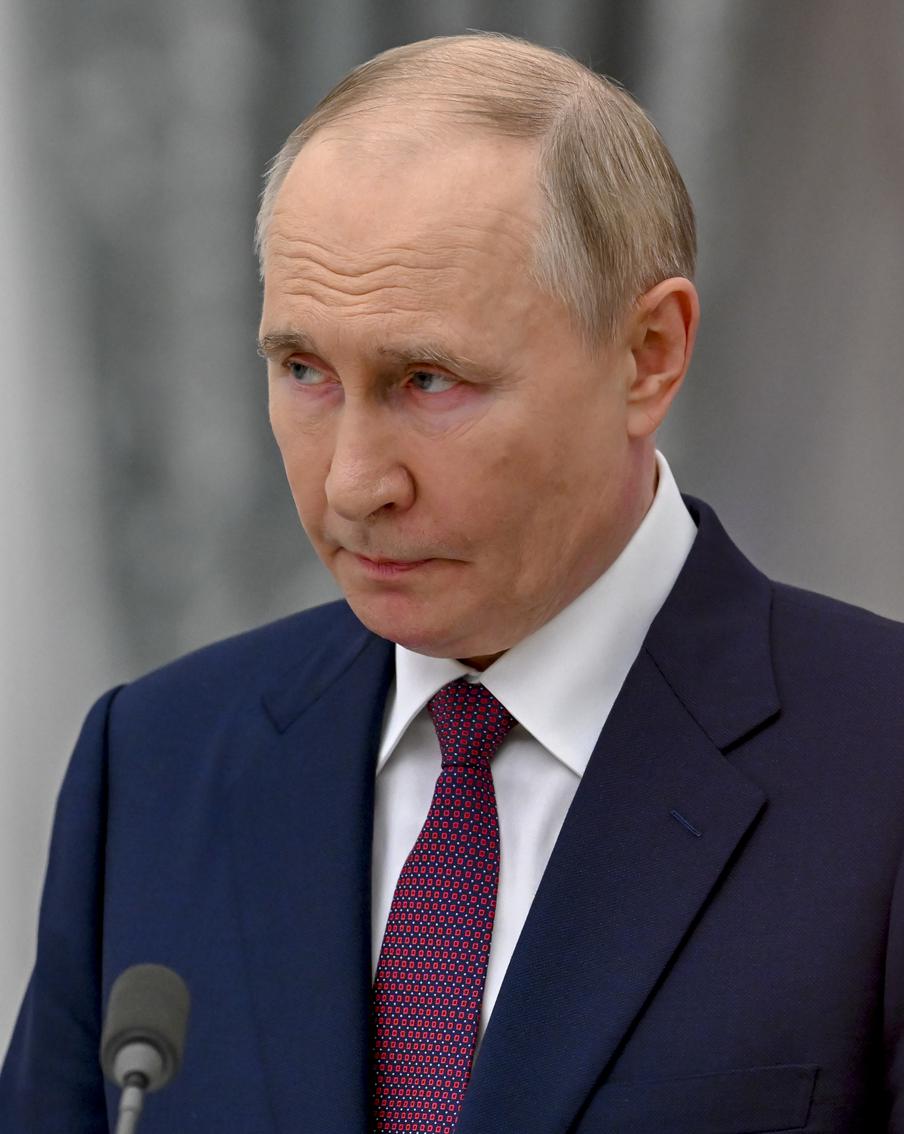 Путин высоко оценил работу диспетчеров при террористической атаке ВСУ на Ростов. Российский президент назвал высокопрофессиональной работу авиадиспетчеров в ходе недавней атаки украинских военных на Ростов-на-Дону. Саму же атаку он сравнил с терактом