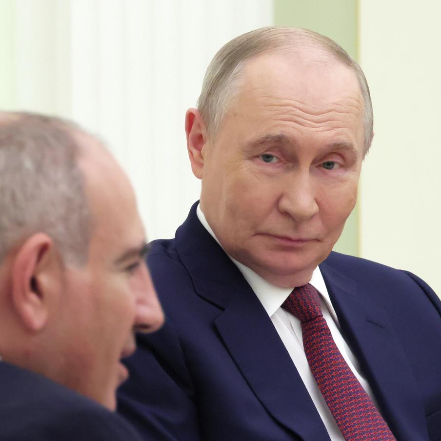 Россию и Армению ждёт "мягкий развод" из-за желания Еревана вступить в ЕС. Президент РФ Владимир Путин рассказал о том, как власти Армении могут провести "мягкий развод" с Россией на фоне растущего взаимодействия Еревана и Брюсселя
