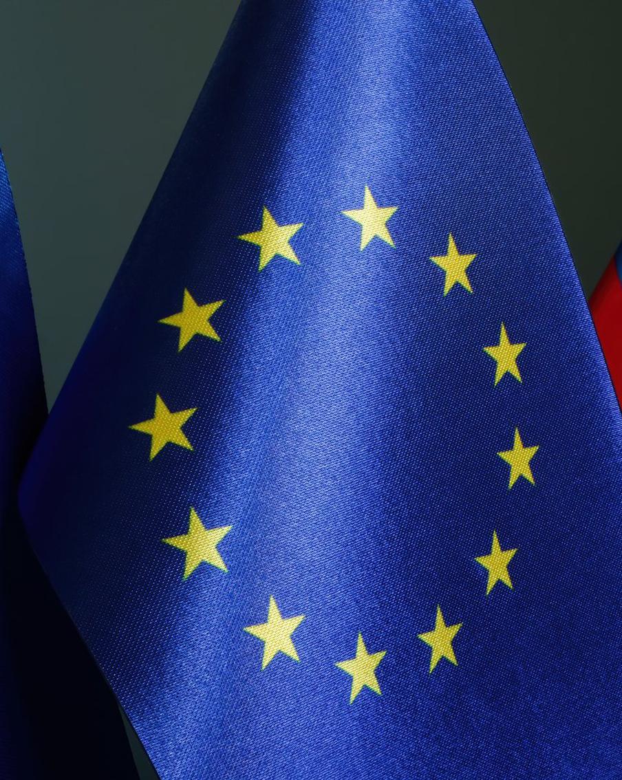 В Кремле назвали подходящего для переговоров по Украине политика из Евросоюза. Российский президент заявил, что Москва готова вести переговоры с представителями Евросоюза по Украине. Но для этого нужны политики вроде экс-канцлера Германии Герхарда Шрёдера