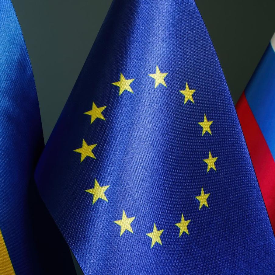 В Кремле назвали подходящего для переговоров по Украине политика из Евросоюза. Российский президент заявил, что Москва готова вести переговоры с представителями Евросоюза по Украине. Но для этого нужны политики вроде экс-канцлера Германии Герхарда Шрёдера