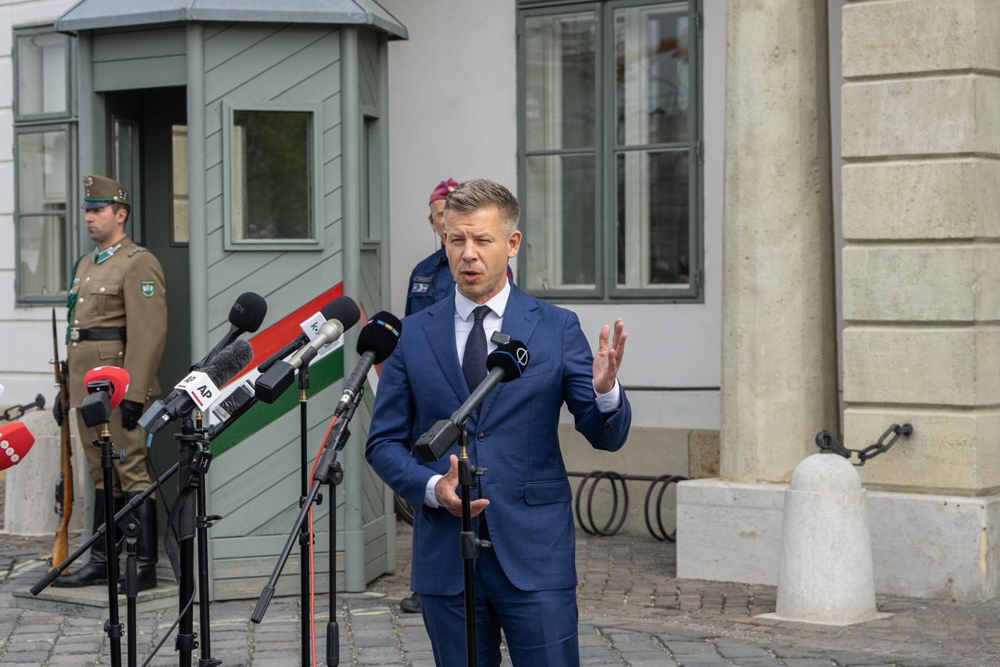 Новый премьер-министр Венгрии призвал президента страны уйти в отставку