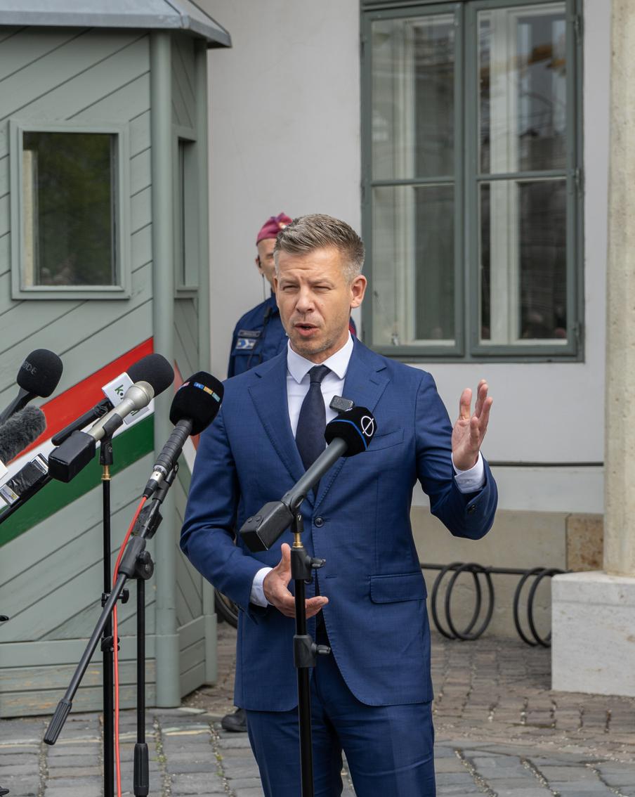 Новый премьер-министр Венгрии призвал президента страны уйти в отставку. Избранный главой венгерского правительства Петер Мадьяр призвал занимающего пост президента страны Тамаша Шуйока уйти в отставку
