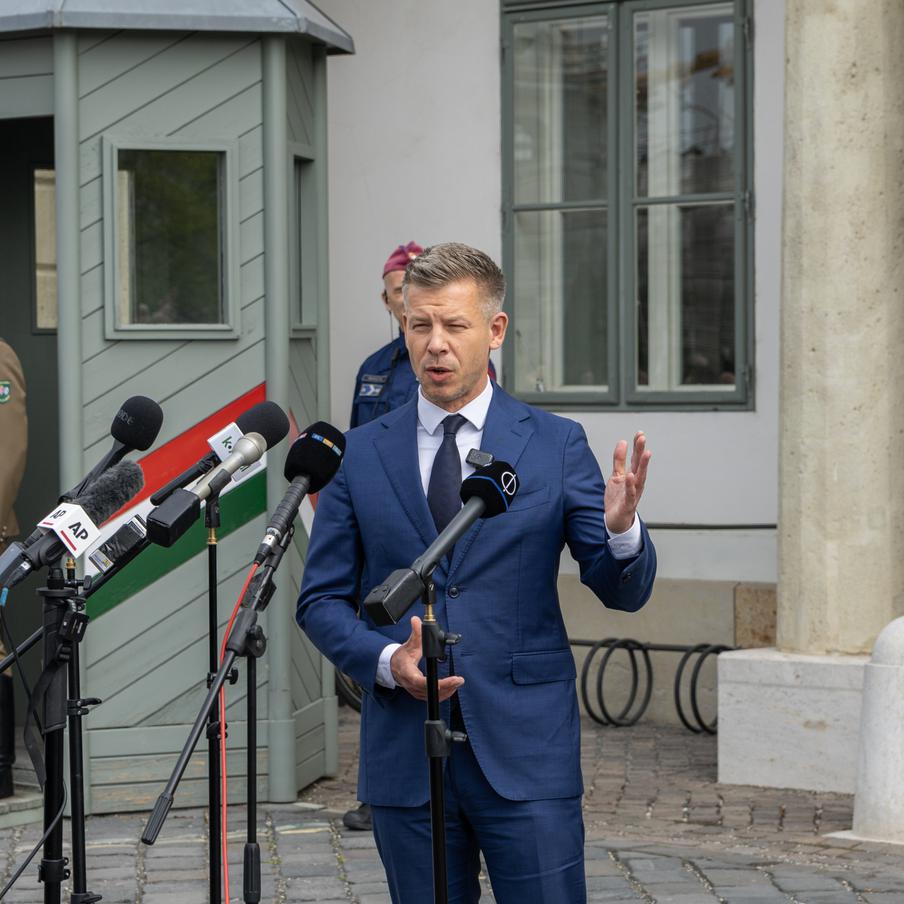Новый премьер-министр Венгрии призвал президента страны уйти в отставку. Избранный главой венгерского правительства Петер Мадьяр призвал занимающего пост президента страны Тамаша Шуйока уйти в отставку