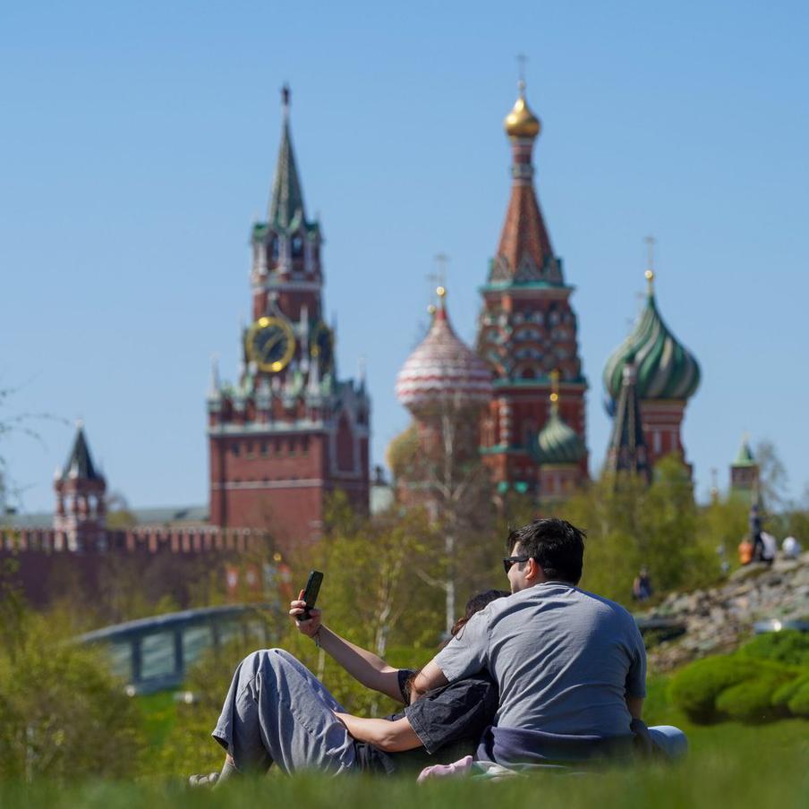 Москвичей предупредили о скором наступлении в столице летней жары. Уже во второй половине мая воздух в столице прогреется до вполне летних температур. Отмечается, что она может превысить 27 градусов
